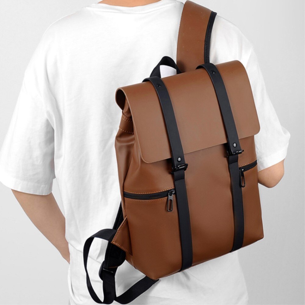 Wasserabweisender Rucksack mit doppelten Schnallen, braun